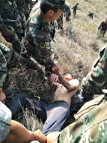 今年5月10日上午9時10分，越獄8天后的張林蒼在昆明市嵩明縣小藥靈山被抓。圖/警方供圖