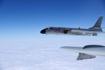 中國空軍多架轟－6K戰機展翅遠洋戰巡南海