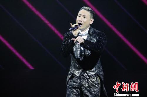 張學(xué)友大連演唱會現(xiàn)場?！〗?攝