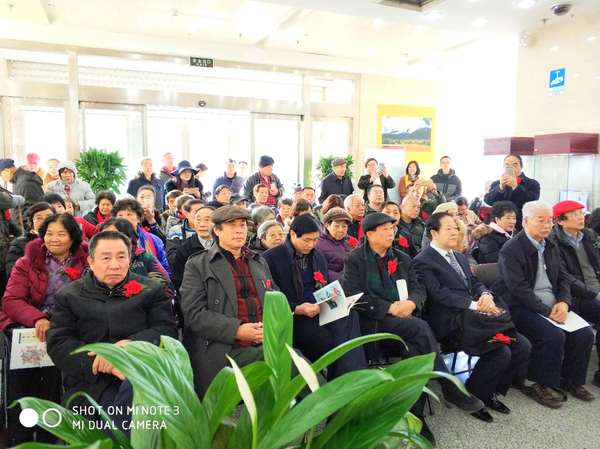 二、展出現場，專家學者濟濟一堂。 梓涵 攝影