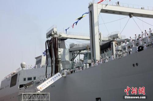 圖為我國新型綜合補給艦首艦呼倫湖艦。<a target='_blank' href='http://www.chinanews.com/'>中新社</a>發 胡善敏 攝 圖片來源：CNSPHOTO