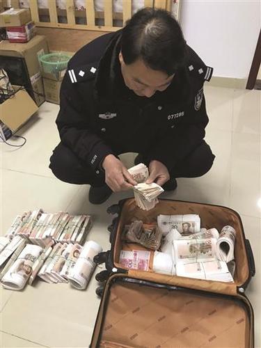  男子為發(fā)財買打印機造50萬假幣 讓快遞員幫郵寄