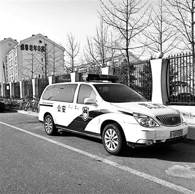 警車輪胎被盜？警方發消息辟謠：實為更換輪胎