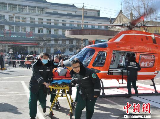 航空救援在自然災(zāi)害、大型活動保障、重大突發(fā)事件救援等方面都有著無法替代的優(yōu)勢。　范麗芳 攝