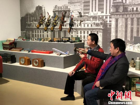 圖為市民“沉浸式”體驗舊時新年。　楊顏慈 攝