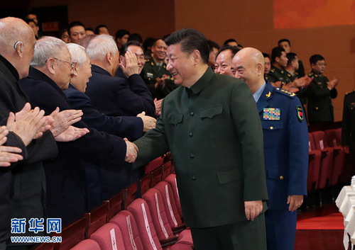 2月2日，中央軍委慰問駐京部隊老干部迎新春文藝演出在北京舉行。中共中央總書記、國家主席、中央軍委主席習近平，向在座的軍隊老同志，向全軍離退休老干部，致以節日問候和新春祝福。新華社記者 李剛 攝