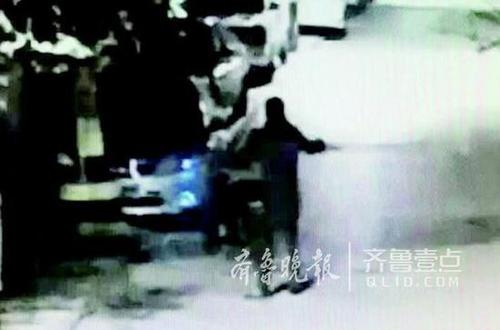 仨外賣員組團(tuán)偷車連連得手 還對(duì)著監(jiān)控忘情起舞