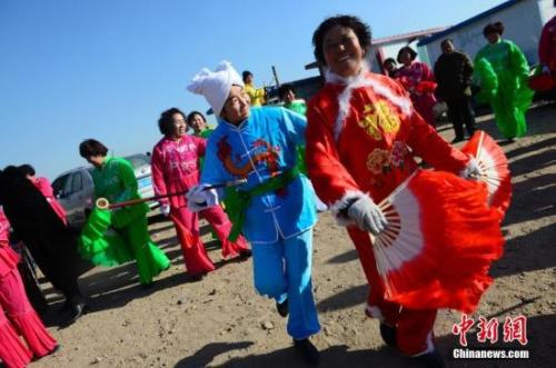 資料圖：2月2日，“亮麗黃河灣 多彩達拉特--2018達拉特旗冬季鄉村旅游文化節”在內蒙古鄂爾多斯舉行。<a target='_blank' href='http://www.chinanews.com/'>中新社</a>記者 劉文華 攝