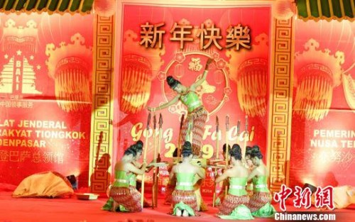 圖為精彩演出。　中國(guó)駐印尼登巴薩總領(lǐng)館 供圖 攝