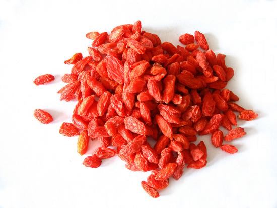  枸杞是干吃好，還是泡水好？