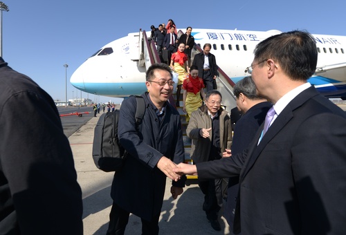 3月1日，來(lái)自福建的全國(guó)政協(xié)委員抵達(dá)北京，出席全國(guó)政協(xié)十三屆一次會(huì)議。本報(bào)記者齊波攝2