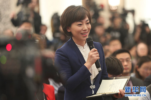 圖為中央電視臺記者提問