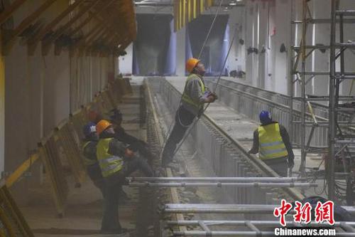 北京地鐵6號(hào)線(xiàn)西延擬年底通車(chē)或?qū)ⅰ按笳九芸燔?chē)”