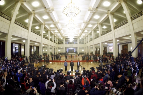 （2）全國政協委員接受采訪