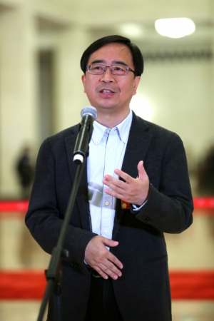 （3）全國政協委員接受采訪