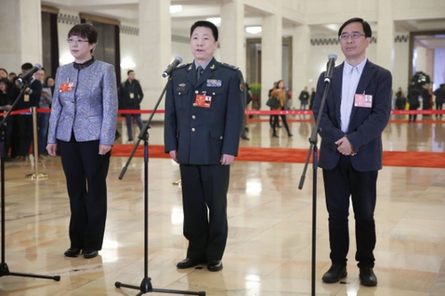 （5）全國政協委員接受采訪
