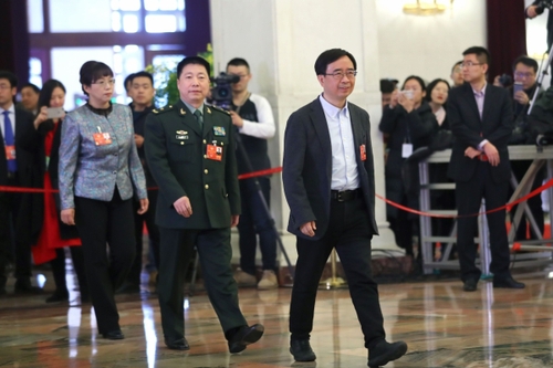 （7）全國政協委員接受采訪