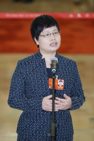 （12）全國政協委員接受采訪