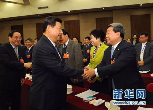 2013年3月4日，習(xí)近平看望出席全國(guó)政協(xié)十二屆一次會(huì)議科協(xié)、科技界委員并參加聯(lián)組討論。新華社記者 饒愛(ài)民 攝
