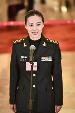 （4）全國人大代表接受采訪