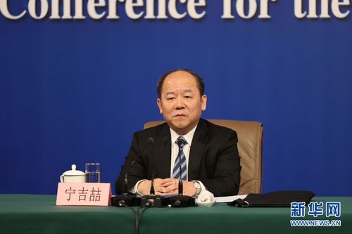 十三屆全國(guó)人大一次會(huì)議新聞中心3月6日上午10時(shí)在梅地亞中心多功能廳舉行記者會(huì)，邀請(qǐng)國(guó)家發(fā)展和改革委員會(huì)主任何立峰、副主任張勇、副主任寧吉喆就“創(chuàng)新和完善宏觀調(diào)控，推動(dòng)高質(zhì)量發(fā)展”相關(guān)問(wèn)題回答中外記者提問(wèn)。圖為國(guó)家發(fā)展和改革委員會(huì)副主任寧吉喆。 新華網(wǎng)中國(guó)政府網(wǎng) 陳杰 攝