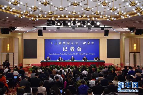 3月6日，十三屆全國人大一次會議新聞中心舉行記者會，邀請國家發(fā)展和改革委員會主任何立峰、副主任張勇、副主任寧吉喆就“創(chuàng)新和完善宏觀調(diào)控，推動高質(zhì)量發(fā)展”相關(guān)問題回答中外記者提問。2