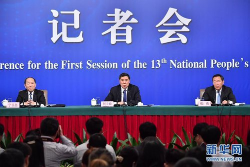 3月6日，十三屆全國人大一次會議新聞中心舉行記者會，邀請國家發展和改革委員會主任何立峰、副主任張勇、副主任寧吉喆就“創新和完善宏觀調控，推動高質量發展”相關問題回答中外記者提問。3
