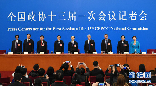 3月6日，全國政協十三屆一次會議在北京人民大會堂舉行記者會，民主黨派中央和全國工商聯領導人回答記者提問。