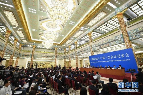 3月6日，全國政協(xié)十三屆一次會(huì)議在北京人民大會(huì)堂舉行記者會(huì)，民主黨派中央和全國工商聯(lián)領(lǐng)導(dǎo)人回答記者提問。3