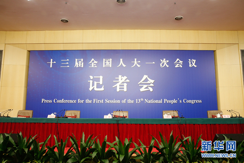 　十三屆全國人大一次會議新聞中心于3月7日上午在梅地亞中心多功能廳舉行記者會，邀請財政部部長肖捷，副部長史耀斌、胡靜林就“財稅改革和財政工作”相關問題回答中外記者提問。圖為記者會現場。新華網中國政府網 陳杰 攝