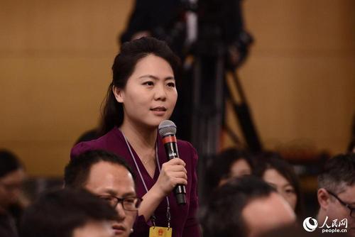 新華社記者提問 人民網記者 張啟川 攝