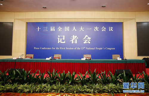 3月8日，十三屆全國人大一次會議新聞中心在梅地亞中心舉行記者會，邀請外交部部長王毅就“中國外交政策和對外關系”回答中外記者提問。圖為記者會現場。新華網 中國政府網 陳杰 攝