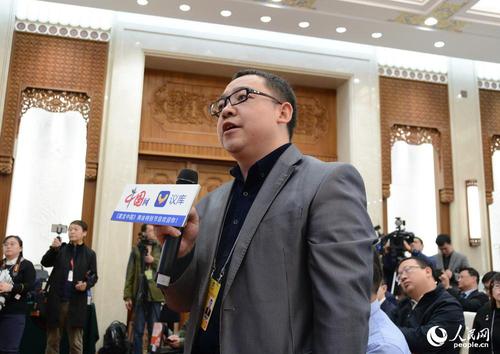 中國網記者提問 人民網記者 黃玉琦 攝