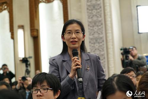 中新社記者提問 人民網記者 趙鐸 攝