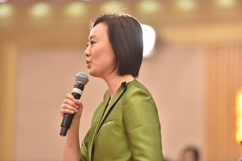 中央電視臺記者提問。人民網記者  夏曉倫攝