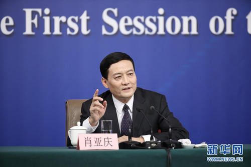 圖為肖亞慶回答記者提問。新華網 中國政府網 翟子赫 攝