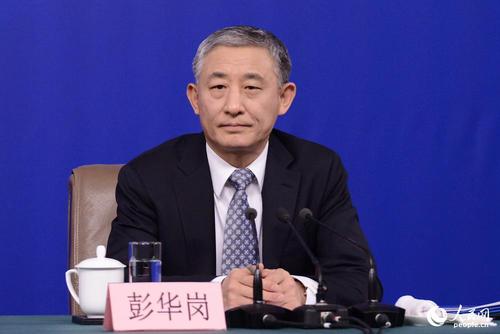 國務院國資委副秘書長、新聞發言人彭華崗 人民網記者 郝勇 攝
