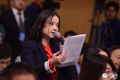成都商報記者提問 人民網記者 張啟川 攝