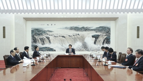 十三屆全國人大一次會議主席團常務主席第二次會議舉行 栗戰書主持