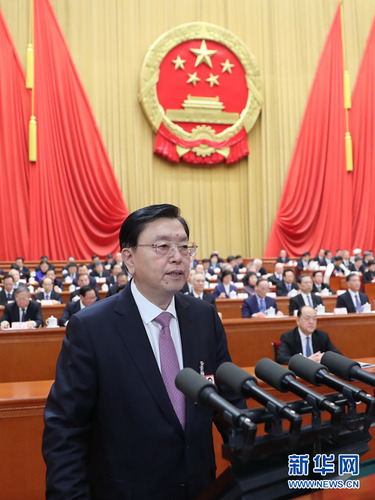 3月11日，十三屆全國人大一次會議在北京人民大會堂舉行第三次全體會議。受十二屆全國人大常委會委托，張德江向大會作全國人大常委會工作報告。新華社記者 鞠鵬 攝