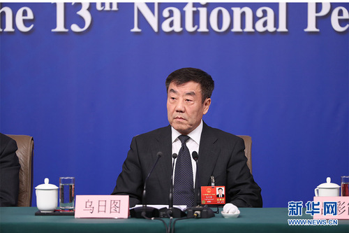 圖為財(cái)經(jīng)委副主任委員烏日?qǐng)D。新華網(wǎng) 中國(guó)政府網(wǎng) 翟子赫 攝