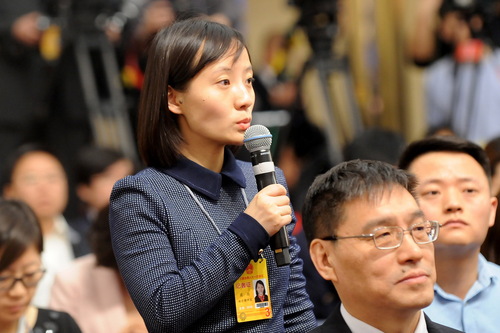 南方都市報記者提問。人民網(wǎng)郝勇 攝