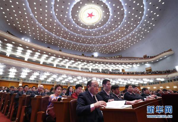 　3月15日，全國政協十三屆一次會議在北京人民大會堂舉行閉幕會。