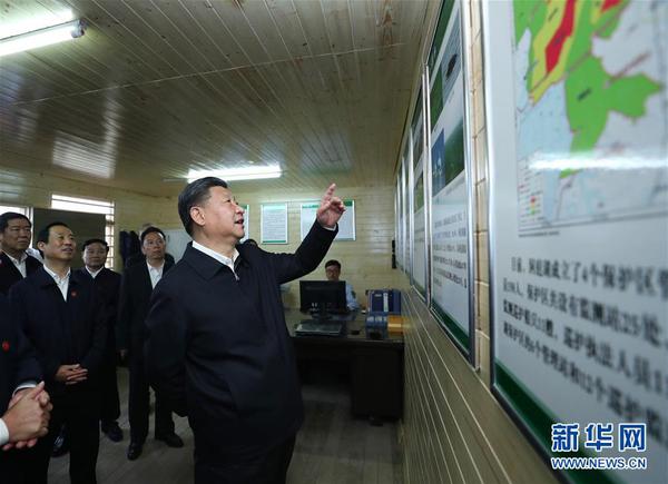 4月26日下午，中共中央總書記、國家主席、中央軍委主席習(xí)近平在武漢主持召開深入推動(dòng)長江經(jīng)濟(jì)帶發(fā)展座談會并發(fā)表重要講話。這是座談會前，習(xí)近平于25日下午在東洞庭湖國家級自然保護(hù)區(qū)巡護(hù)監(jiān)測站考察。