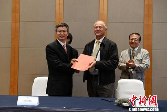 合作協議簽署現場。　劉忠俊 攝
