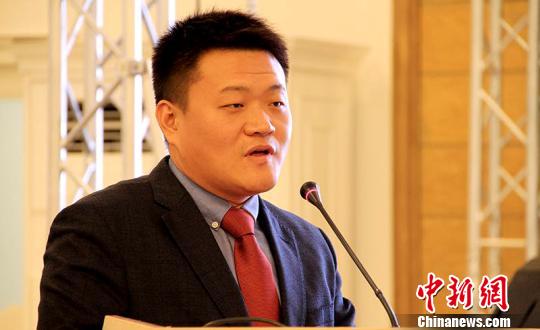 5月17日，歐亞醫(yī)學會秘書長葛劍在會上發(fā)言。　鐘欣 攝
