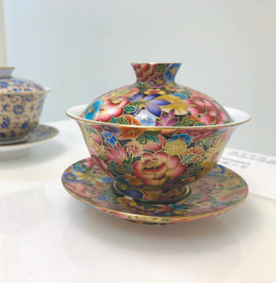 在倫敦手工藝周“技藝中國(guó)”展上展出的富有中國(guó)特色的手工藝品。 　　本報(bào)記者 強(qiáng) 薇攝 