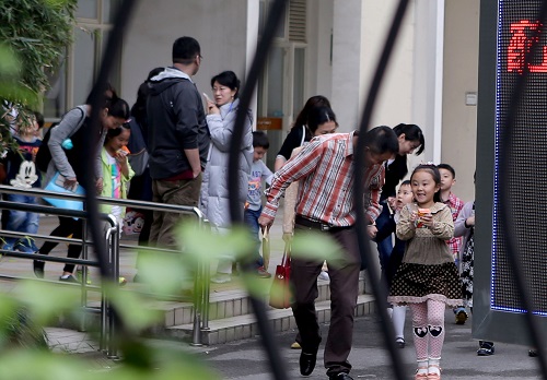 四五歲就懂核反應(yīng)堆？外媒稱中國“牛娃簡歷”折射家長焦慮