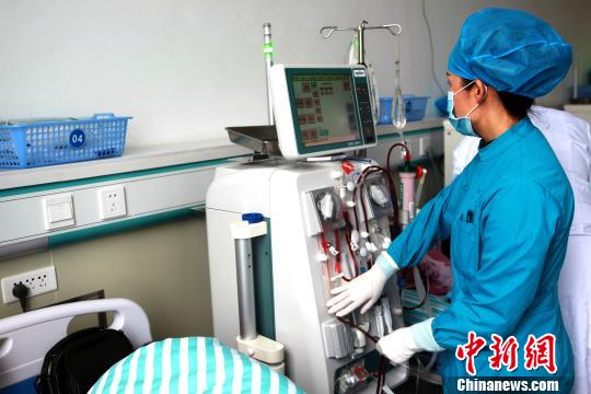 圖為青海省縣級公立醫院的血液凈化中心。　張添福 攝