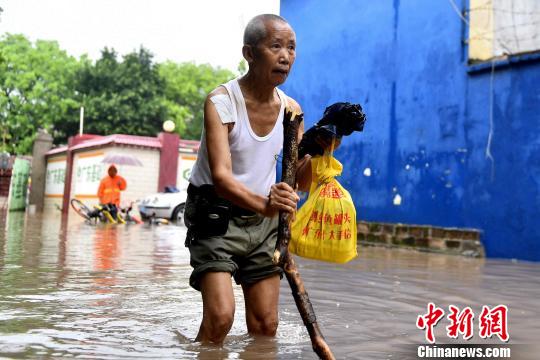 廣東高考遭遇臺(tái)風(fēng)登陸多地掛暴雨紅色預(yù)警